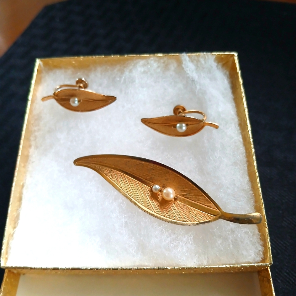 Vintage Gold Leaf 1/20 12 w/Pearls Set